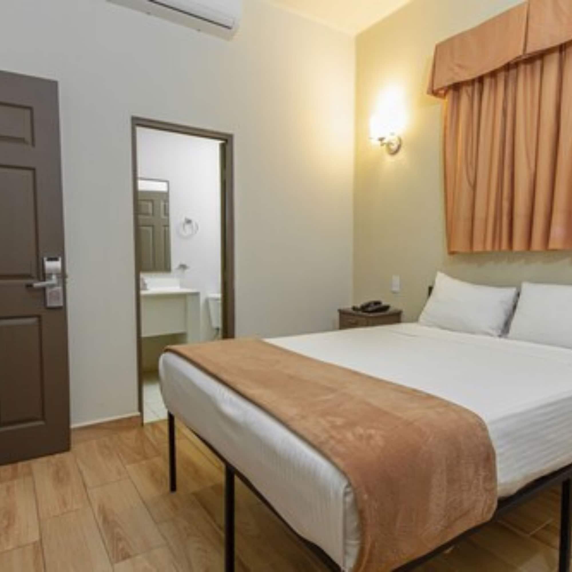 Hotel Plaza Del Arco Express Μοντερέι Εξωτερικό φωτογραφία