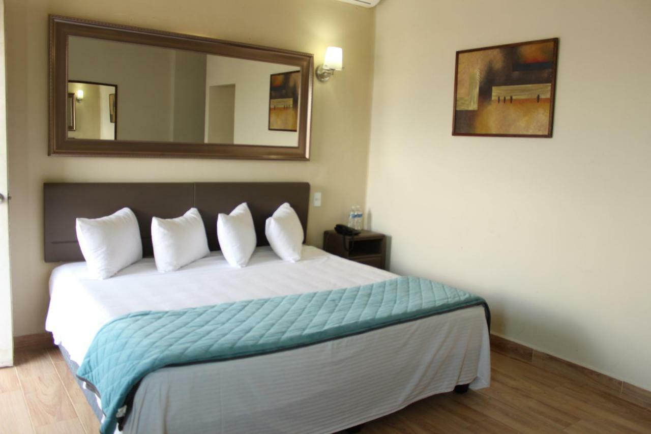 Hotel Plaza Del Arco Express Μοντερέι Εξωτερικό φωτογραφία