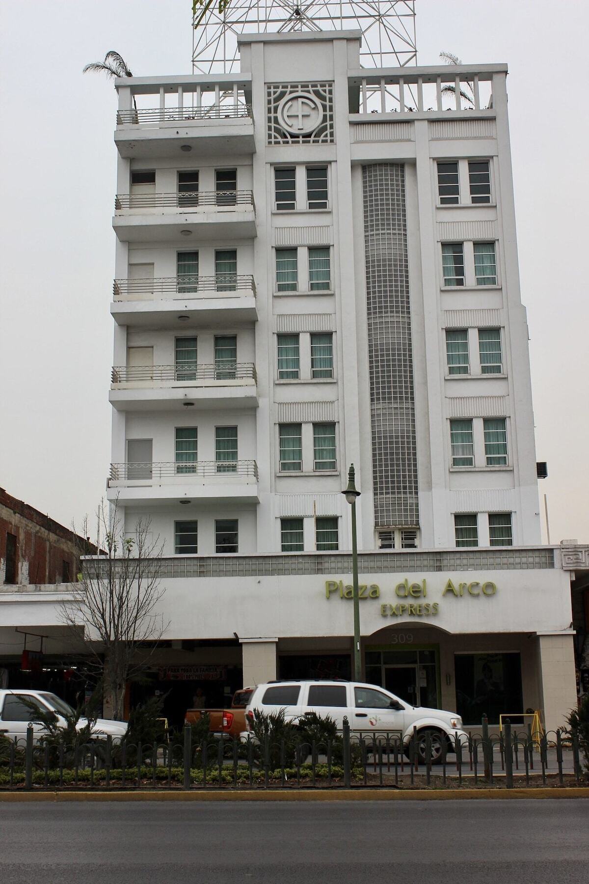 Hotel Plaza Del Arco Express Μοντερέι Εξωτερικό φωτογραφία